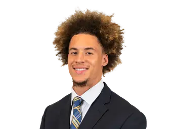 Maxwell Warren headshot