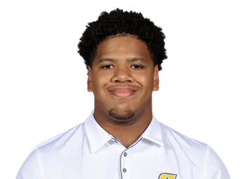 Gabe Flores headshot