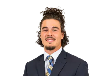 Lek Powell headshot