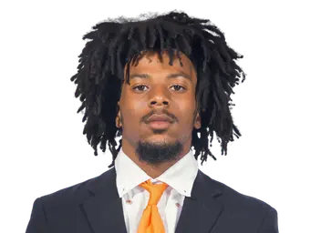Aki Harvey headshot