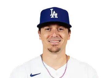 Enrique Hernandez headshot