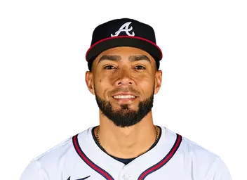 Robert Suarez headshot