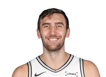 Luke Kornet headshot