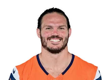 Alex Singleton headshot