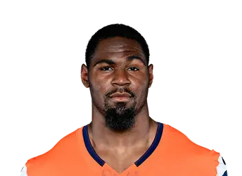 Que Robinson headshot