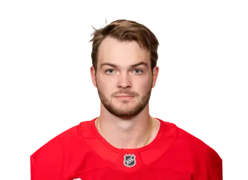 Carter Mazur headshot